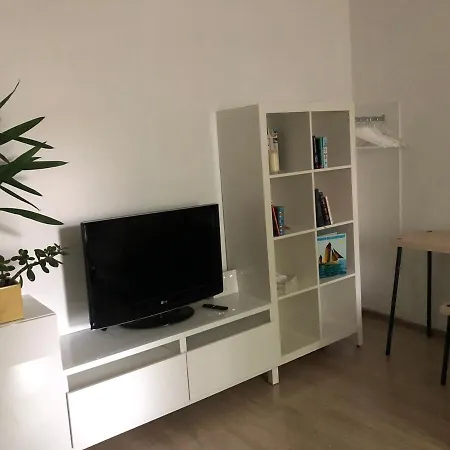 Cozy 1-bedroom With Free Parking Apartamento Riga